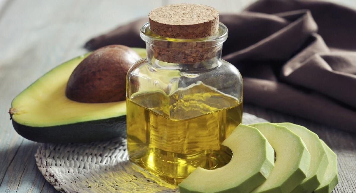 Avocado-olie verwijdert ouderdomsvlekken en sproeten