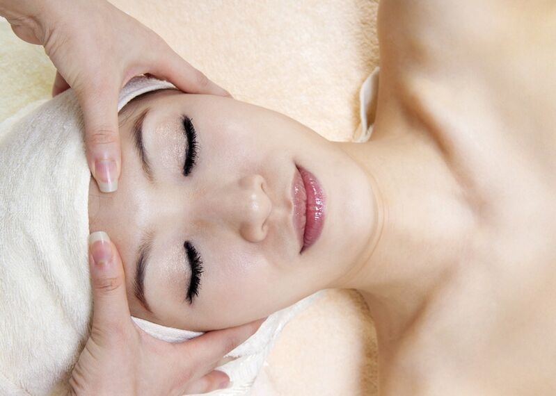 massage voor het aanspannen en verjongen van de huid